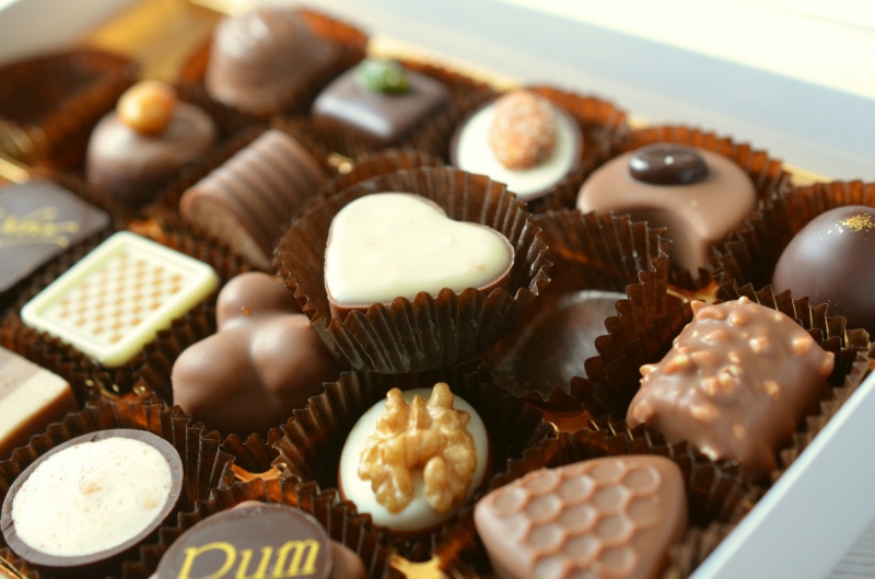 chocolaterie-HYERES-min_chocolates_food_candy_calories_nibble_chocolate_heart-782043